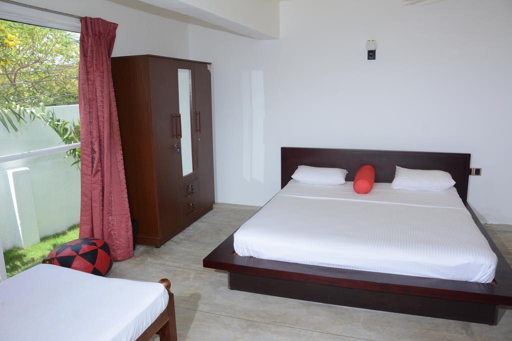 Hotel Tobiko ตรินโคมาลี ภายนอก รูปภาพ