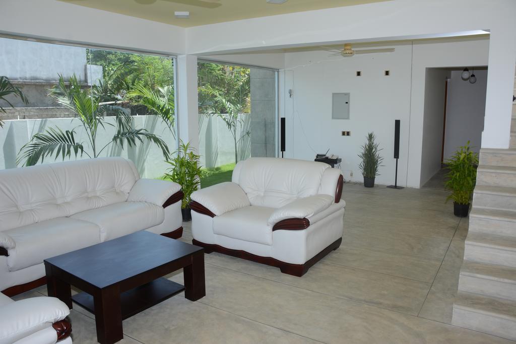 Hotel Tobiko ตรินโคมาลี ภายนอก รูปภาพ