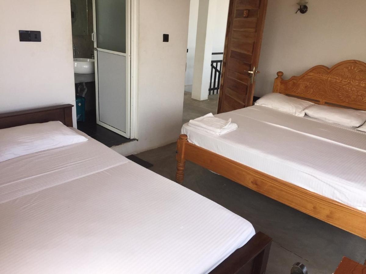Hotel Tobiko ตรินโคมาลี ภายนอก รูปภาพ